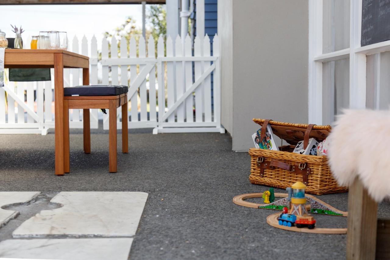 Studio Cottage - Walk To The Lake & Town Taupo Exterior photo